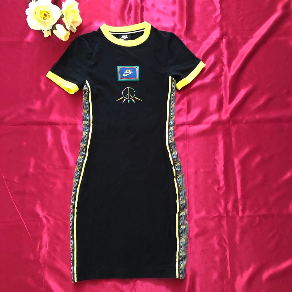 Nike Casual/T-Shirt Black Short Sleeve Dress With Crew Neck & Yellow Piping - Picture 2 of 8
